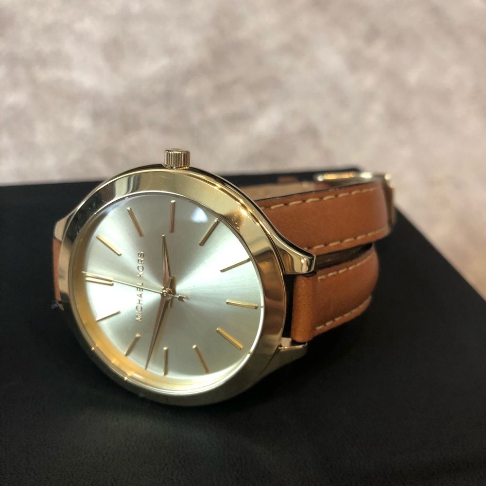 MICHAEL KORS - Leather Strap Watch